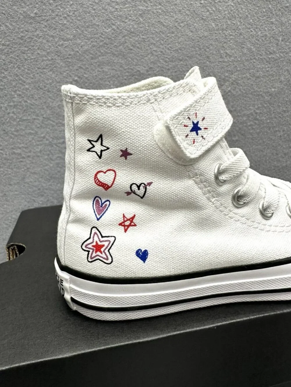 Converse Sneakers CTAS 1V Girls Size 11Y High Top White Pink Heart Print NIB